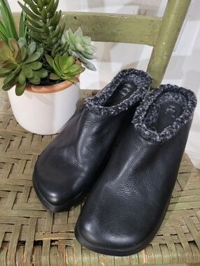 Inspired Soles By Art Effects Black Leather Fur-Trim Slip-On Women’s Clogs Sz 10